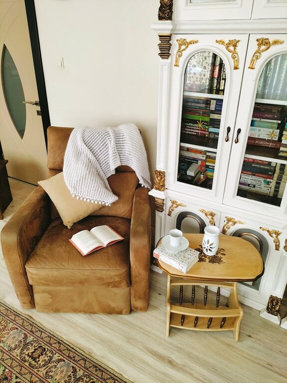 How to Create a Cozy Reading Nook in Any Small Space